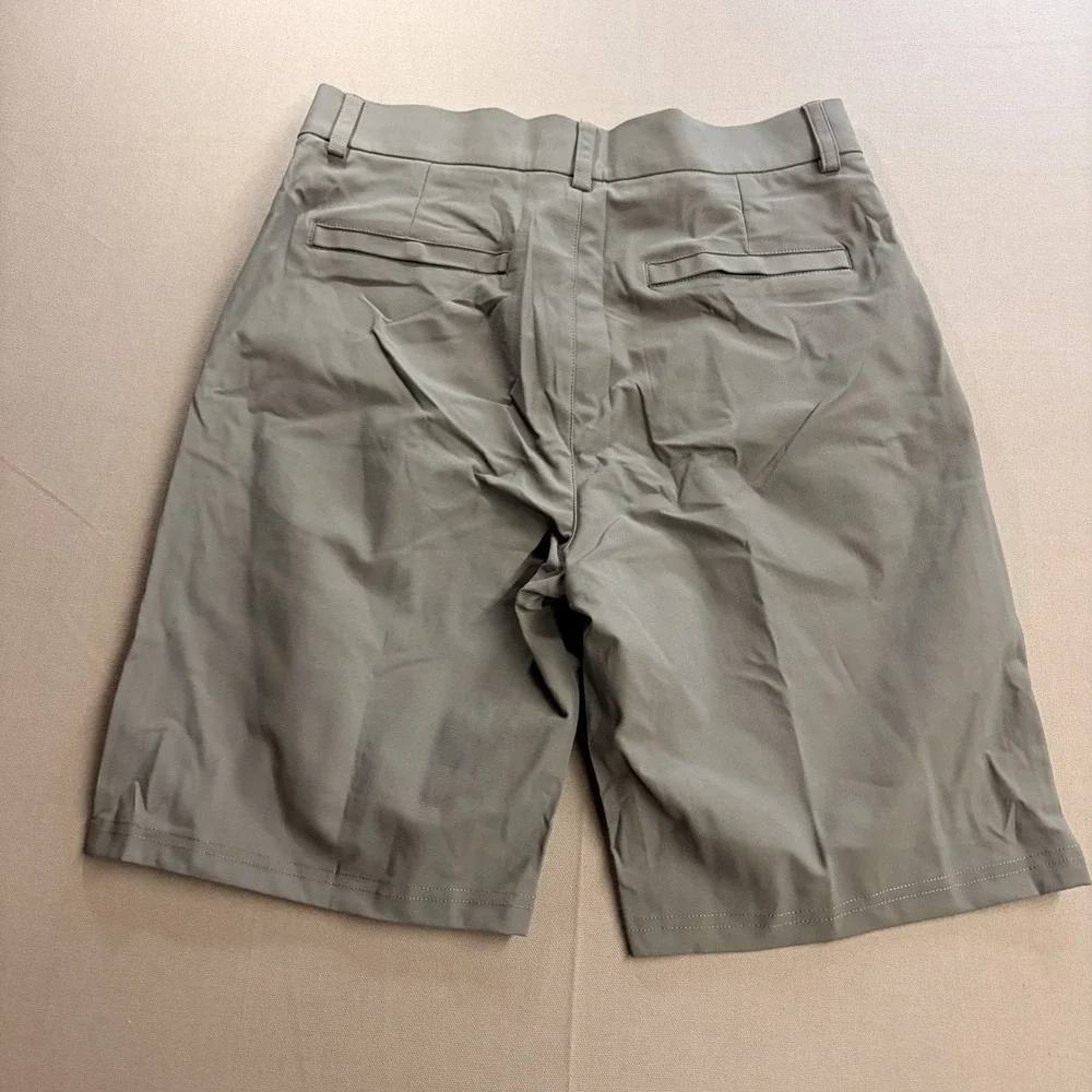 Soothfeel Mens Shorts 30W Gray Performance Golf Chino Flat Front NWT